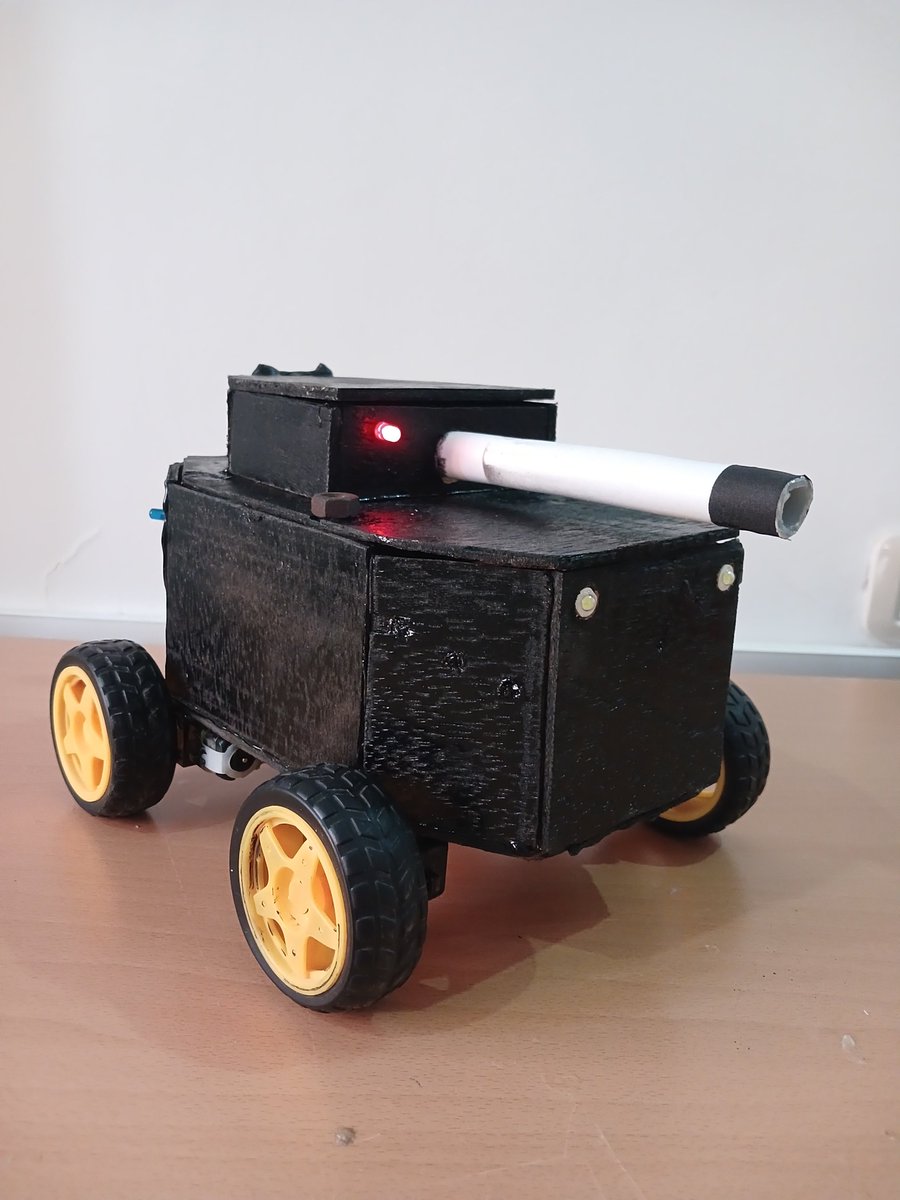 AzizHouidi's tweet photo. My homemade 4WD rover is getting new upgrades.
✔️ turret
✔️ Laser targeting
✔️ LED headlights
✔️Higher voltage power system 
More features coming soon https://t.co/jhSwaZG5Fb