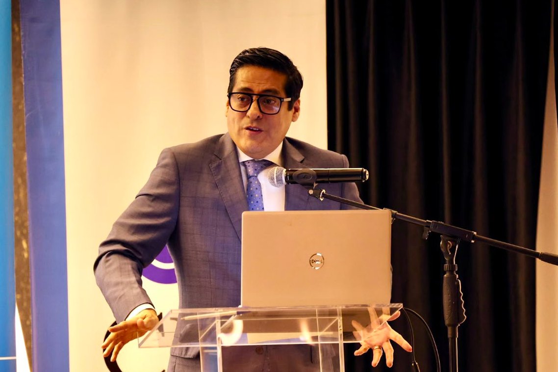 ces_ec's tweet photo. ⏩ | El Dr. Pablo Beltrán, presidente de la Comisión Permanente de Posgrados del CES, inauguró las jornadas de capacitación sobre diseño e implementación de microcredenciales, que reúnen a representantes del sistema de educación superior y de diversas IES del país. 🇪🇨 https://t.co/dSZV7QHpJi
