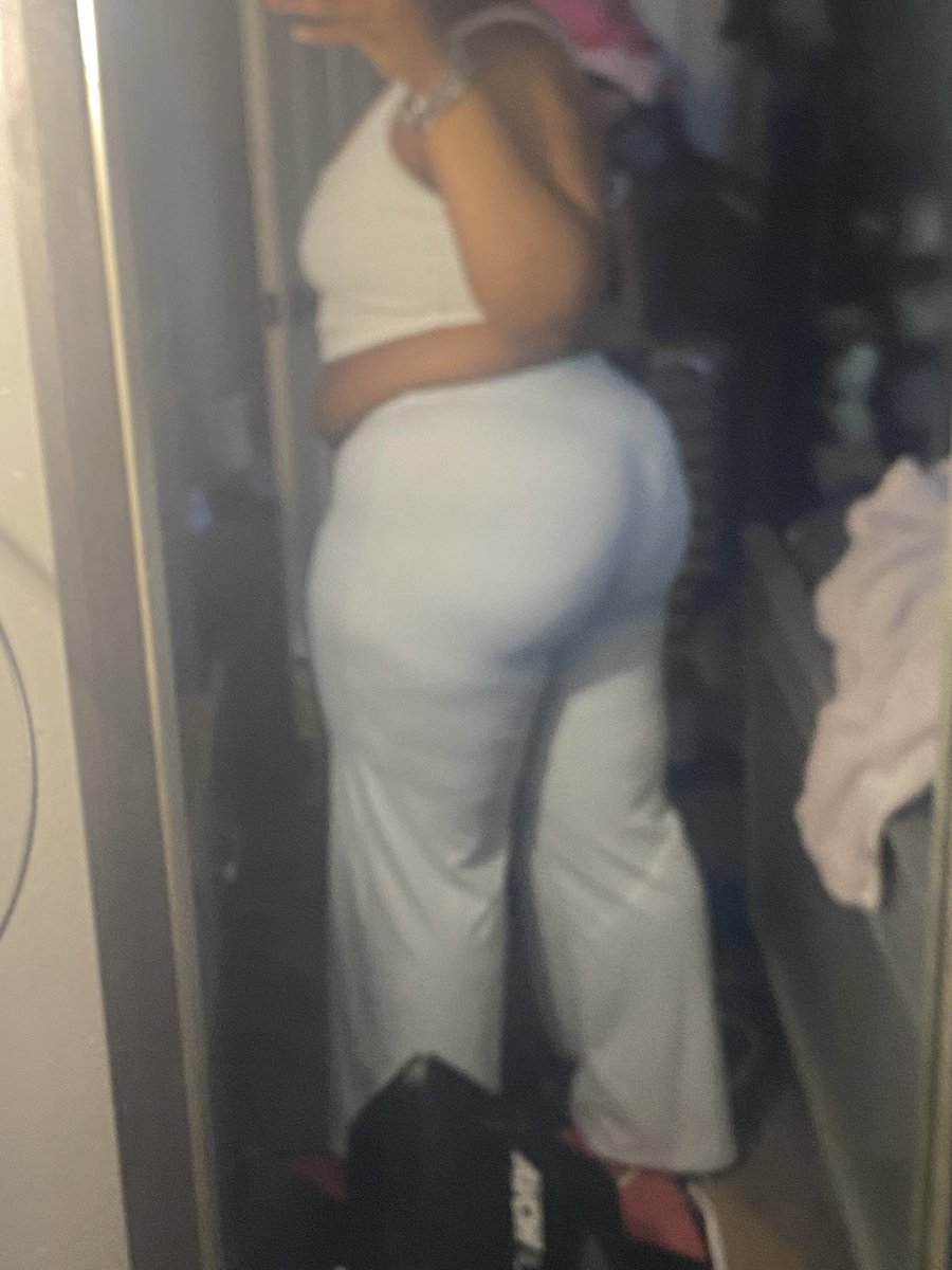 ashantaae's tweet photo. I can’t wait till gym process starts showing it’s my 5th week in the gym 6th week of my calorie deficit I haven’t been tracking this week tho so I have to lock back in on my app https://t.co/XYnKYrHqoF