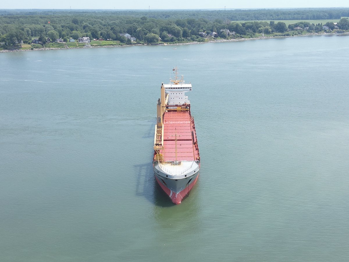 GardeCotiereCAN's tweet photo. #GCCEnDirect : Le 30 juin, le cargo ONEGO OTRA s’est échoué sur le Saint-Laurent, près de l’Île Saint-Ours. Aucun blessé ni pollution n'ont été signalés, et la situation demeure stable.

Nous suivons la situation de près pour assurer le déroulement sécuritaire des opérations. https://t.co/cVNhGtPEkP