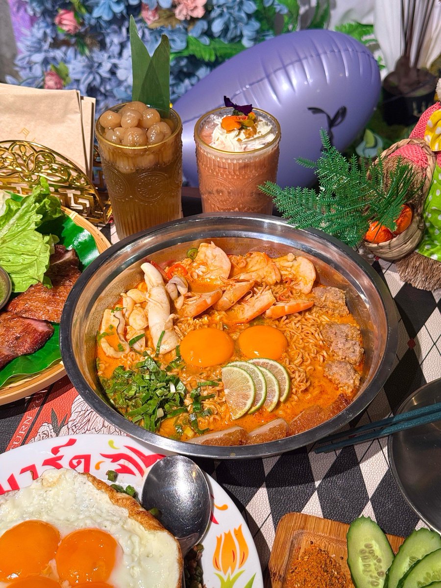 FIJT12's tweet photo. Tried authentic tom yum soup in a tiny Bangkok street stall last night—bright, tangy, spicy, and packed with fresh shrimp, totally blew my mind! https://t.co/1gh4ZQgdHk