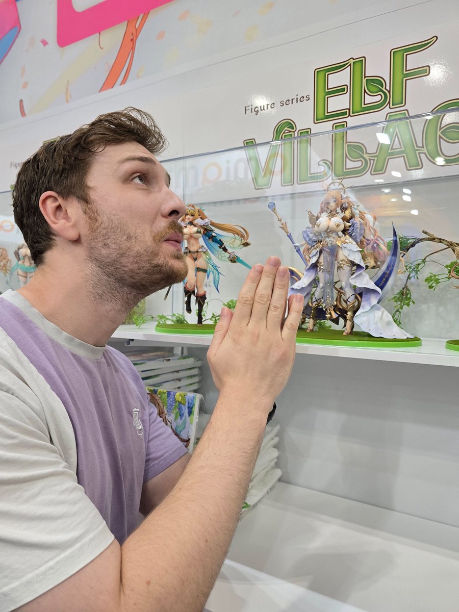 CDawgVA's tweet photo. Always a pleasure getting to go to the Ami Ami booth at AX. By far the best place to get your figures go check out their booth at  south hall #314! 🫡 @AmiAmi_English!  

#amiamiax2026 #ad https://t.co/9IePhkSDlX
