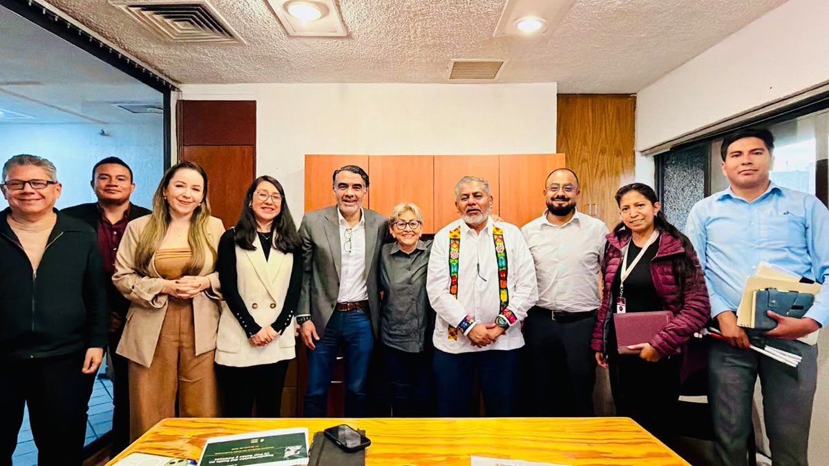 INSUS_Oficial's tweet photo. Impulsamos la coordinación con el municipio de La Paz, en el #edomex para simplificar procesos y agilizar los trámites que permitan avanzar en la regularización del suelo. 🏘️📄

#Compromiso49 #Insus #CertezaJurídica https://t.co/CU96L4E818