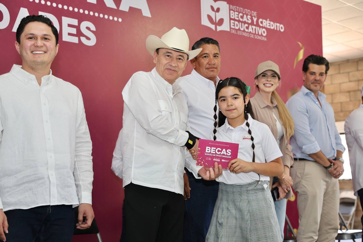AlfonsoDurazo's tweet photo. Los compromisos se hacen de frente y también se cumplen de frente.

Entregamos Becas Sonora de Oportunidades a estudiantes de primaria, porque cada apoyo representa una oportunidad para que sigan estudiando y construyendo su futuro.

No hay mejor inversión que la que hacemos en la educación de nuestras niñas y niños.

#sonorasetransforma #tierradeoportunidades