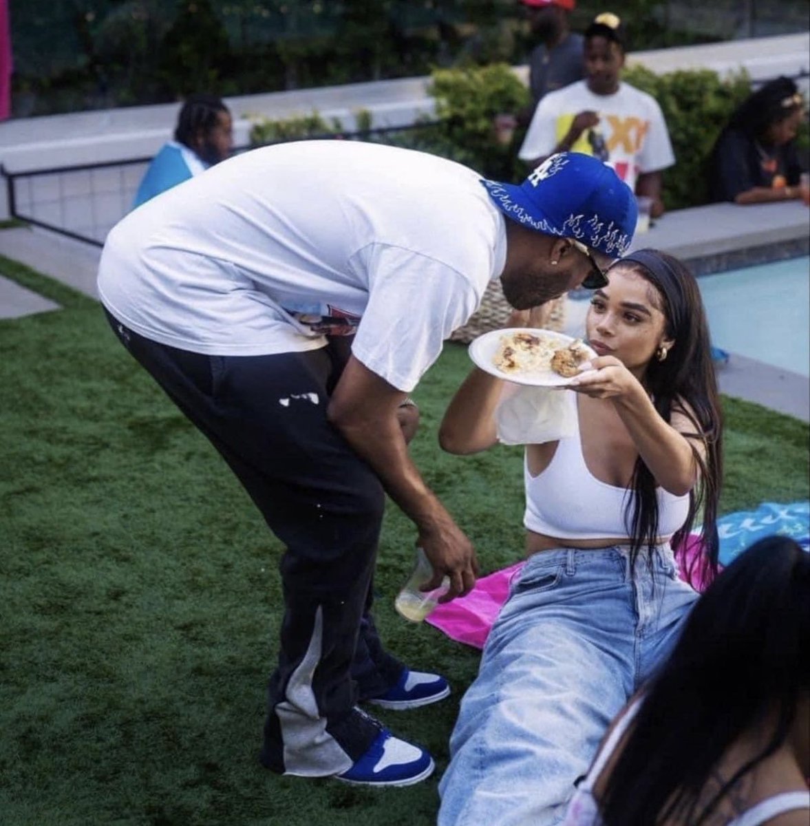 yourboirhema's tweet photo. The relationship ain't official until she starts feeding you in public. 😂😂😂😂😂😂 https://t.co/ve3Z7SjxWP