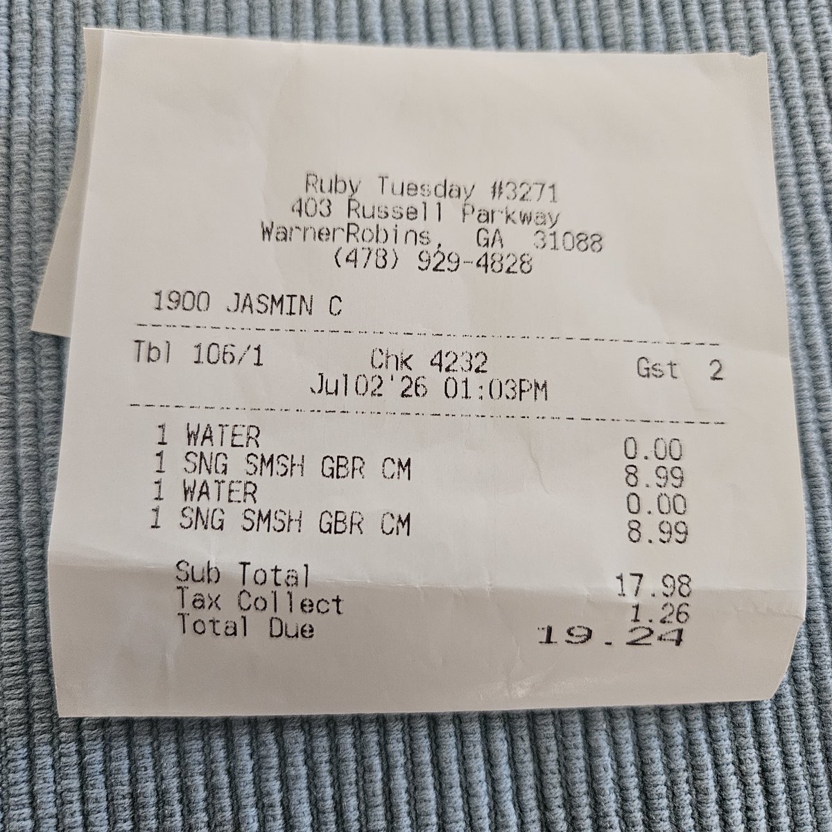 KillTonyD's tweet photo. Look for those deals.
Ruby Tuesdays...
$8.99 for Smash Burger, Fries and Endless Salad Bar!
On their website, not menu. https://t.co/oPzeGXeCms