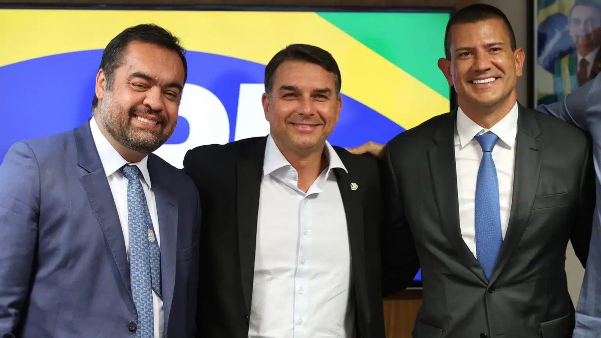 dimasgadelha13's tweet photo. AGORA! A Polícia Federal encontrou uma lista de pagamentos atribuídos ao bicheiro Adilsinho. Entre os nomes? CLÁUDIO CASTRO, aliado de Flávio  Bolsonaro e Douglas Ruas

Valor apontado: R$ 3,2 milhões.

O escândalo só aumenta! https://t.co/YaaagknrjA