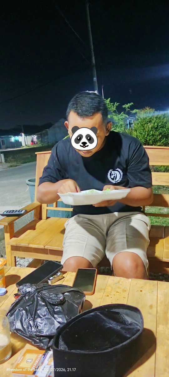 WayWay1886049's tweet photo. Malam jumat waktu nya ngasih sesajen 😹 https://t.co/sOtKxReV07