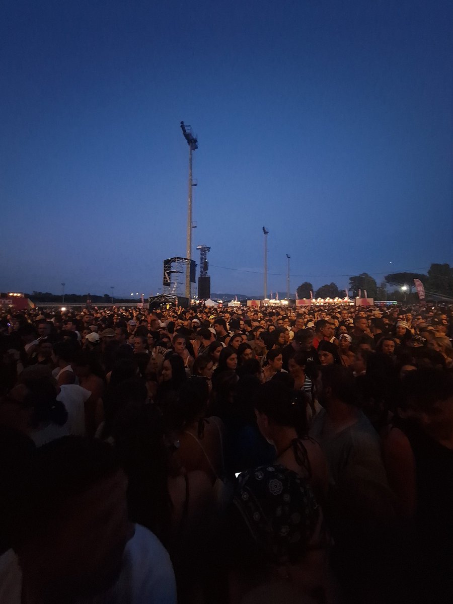 real_apm01's tweet photo. Siete carichi per questa sera per il primo ippodromo di Emma? 🔥 https://t.co/az1KrQKAPP