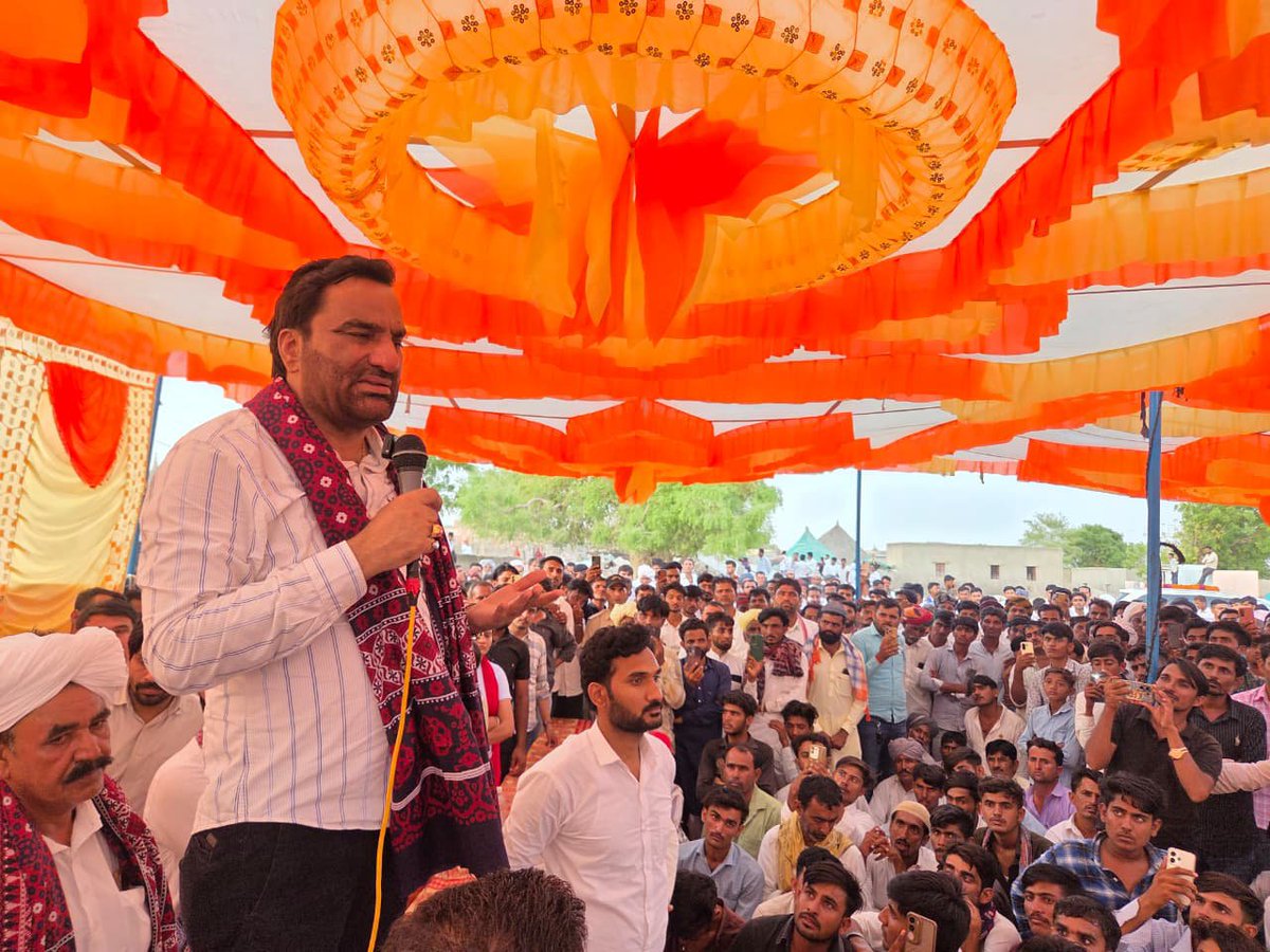 hanumanbeniwal's tweet photo. सरकार ने बिना जन सहमति के बोर्डर क्षेत्र में धार्मिक भावनाओं को आहत करने के लिए मस्जिद को तोड़ा,आज मैने बाड़मेर जिले के दौरान रामसर में मुस्लिम समाज के बंधुओं से संवाद किया और उनकी समस्याओं को सुना | https://t.co/j9vf6BIAbr