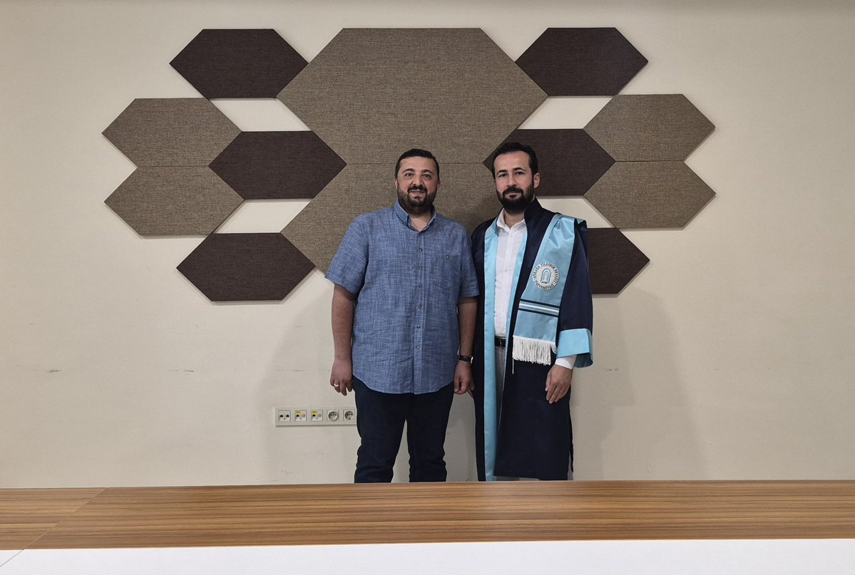 _boynikar_'s tweet photo. Prof. Dr. Mehmet Ali Zengin hocamın danışmanlığında hazırladığım "Türk Anayasa Hukukunda Bütçe Hakkının Gelişimi ve Kapsamı" başlıklı tezim jüri tarafından başarılı bulundu ve tarafıma Doktor ünvanı tevcih edildi. https://t.co/m0fOHFSgib