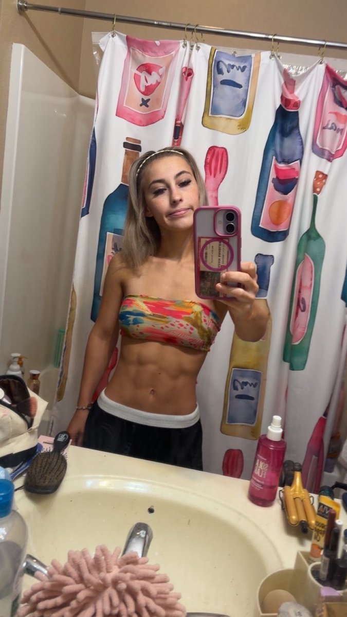 addi1273612's tweet photo. hi i’m addi and im 19! dm me! 💵💵 https://t.co/T6XcNLpPUJ