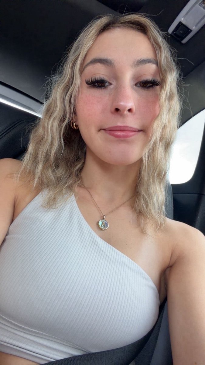 addi1273612's tweet photo. hi i’m addi and im 19! dm me! 💵💵 https://t.co/T6XcNLpPUJ