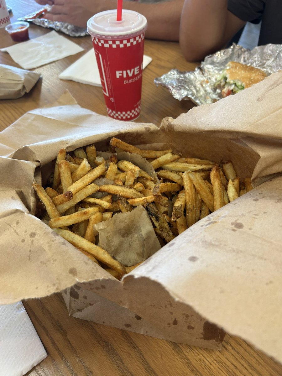FreddyKougtrv3's tweet photo. This makes my day. Also why we have a 37% obesity rate.
#Fuckchipotle
#loveisland https://t.co/T80QS8C4H9
