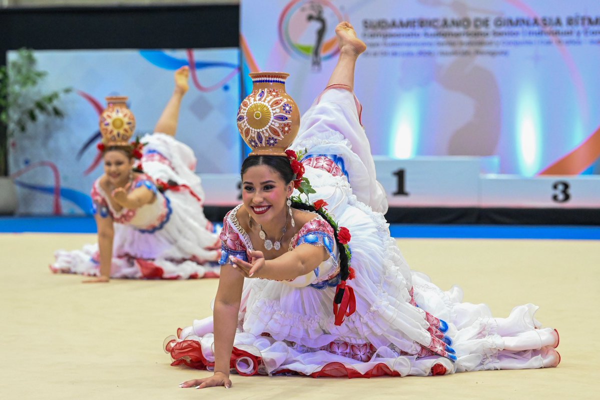 sndpy's tweet photo. #Gimnasia🤸‍♀️ • Inauguración oficial del Sudamericano de Gimnasia Rítmica 🏆

Así vivimos el hermoso desfile y las presentaciones de las delegaciones en el Pabellón Nacional de Gimnasia 🤩

La competencia se extiende hasta el sábado 4 🙌🏽

#ElDeporteNosUne🤝🏽 https://t.co/D9O6TUx1bS