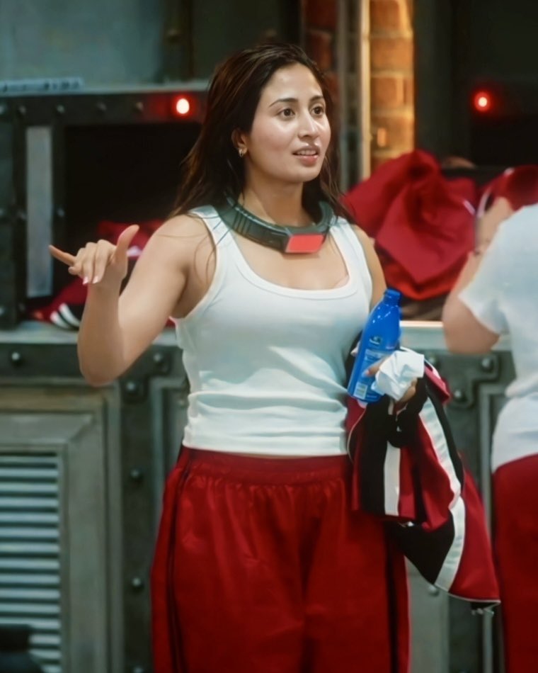 Shreyaxlockup's tweet photo. Her opinions and her style, always on point!! 
Don’t we all agree??

TRP OWNED BY SHREYA

#ShreyaKalra #LockUpp #LockUppSachYaSazaa #ShreyaWarriors https://t.co/Jk3hKvCemA