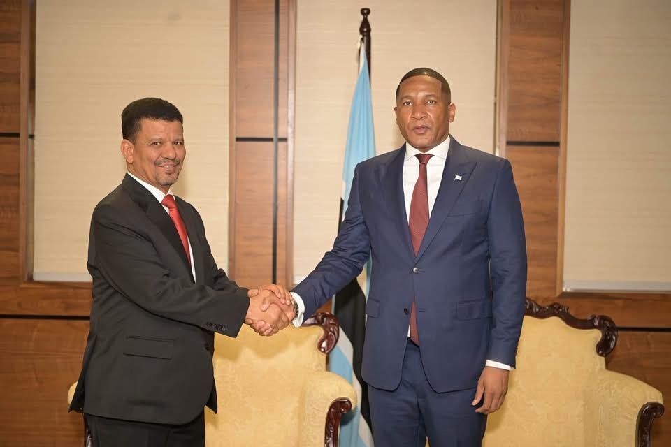 SADR_SAHARA's tweet photo. الرئيس البوتسواني يستقبل محمد يسلم بيسط بصفته مبعوثا خاصا للرئيس الصحراوي ويجدد دعم بلاده لحق الشعب الصحراوي في تقرير المصير.
https://t.co/gzNce2sHFU https://t.co/uDgfnai0tj
