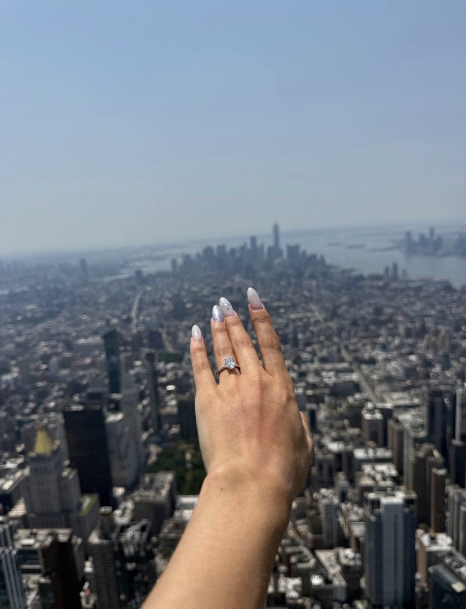 AngelisAtandi's tweet photo. She went up with her engagement nails all done ....I stan a real diva https://t.co/0OcAC89GLX