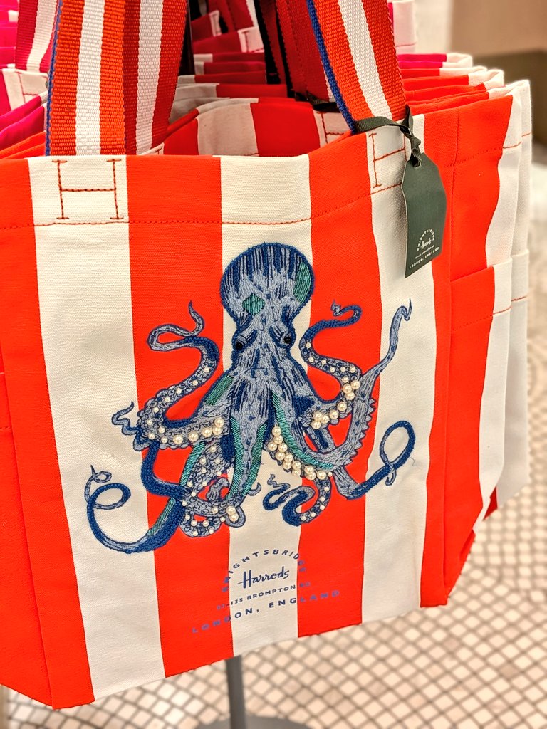 harekoto3's tweet photo. ハロッズのタコバッグが可愛くて悩んで悩んで一旦保留 https://t.co/JEBSASL4lv