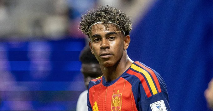 WinamaxSport's tweet photo. 🇪🇸 Agé de 18 ans et 354 jours seulement, Lamine Yamal devient le plus jeune joueur à pondre un match giga mid contre l'Autriche en Coupe du Monde ! https://t.co/n2jlwj0PeQ