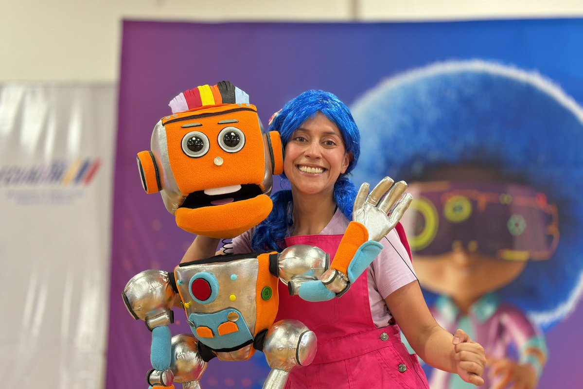 Educacion_Ec's tweet photo. 📍 #Quevedo | La innovación llegó a las aulas con el campamento "Escuelas que me Inspiran", una iniciativa del MINEDEC que fortalece las competencias de docentes y estudiantes en STEAM, robótica, inteligencia artificial y pensamiento computacional. 🤖💡

👩‍🏫 698 docentes y 👨‍🎓 215 estudiantes de ocho instituciones educativas participan en talleres y hackatones liderados por 20 instructores especializados, gracias al trabajo conjunto con la Universidad de las Fuerzas Armadas ESPE, la Universidad Nacional de Educación (UNAE) y el Instituto Geográfico Militar.

🎉 El campamento culminará con un festival que reunirá a cerca de 2.000 asistentes, consolidando un espacio para impulsar el talento, la creatividad y las competencias digitales de nuestra comunidad educativa.