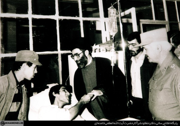 lyt489's tweet photo. برایِ ما، راهِ رهبر شهید یعنی: دفاع از مظلوم تا پایِ جان.
#بدرقه_سید_خراسانی
#باید_برخاست https://t.co/8nsjyU8ZOb