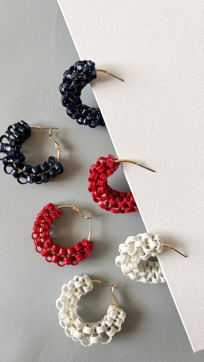 embiaccessories's tweet photo. 今日20:00 ショップオープンします。　3日間限定！　テーマは【フープピアスを纏う】　艶めきの曲線をそっと耳元に添えてみませんか？　
https://t.co/QQhQe1AN5e https://t.co/3NRpmZkVm5