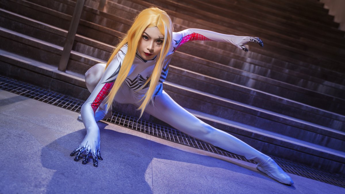 TraceyHebe61ec's tweet photo. @ComicCon_China Just had the most amazing time cosplaying as Spider-Verse Gwen and meeting fellow superfans—this vibe is unreal! , https://t.co/Dig5FSAiTP