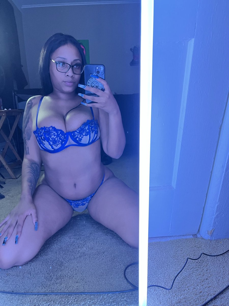 Animebaeexo's tweet photo. Giving you the blues 💙 https://t.co/j05JQTDfEj