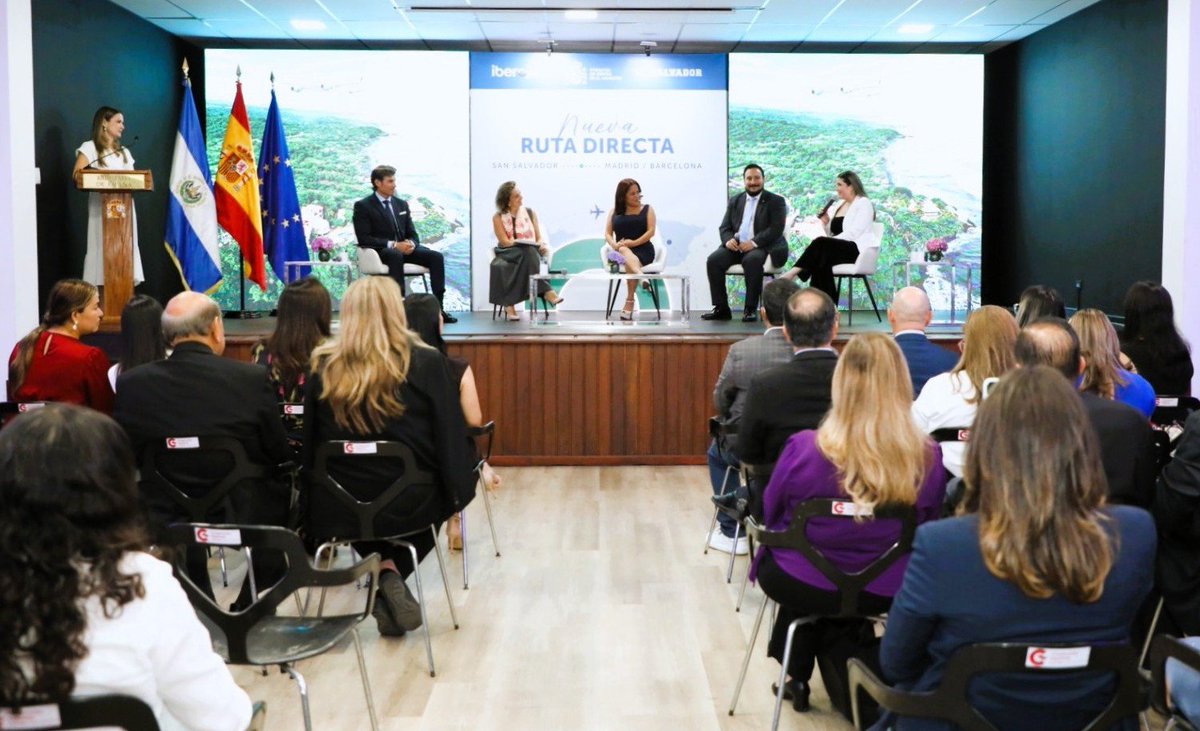 EmbEsElSalvador's tweet photo. 🛫 La Embajadora 🇪🇸 , junto a la Ministra @MorenaValdezSV  y Mario Domínguez de @Iberojetair_es , acompañados de  @CEPASV y @aacelsalvador , presidieron el acto de lanzamiento  y firma del convenio de nuevas rutas San Salvador–Madrid y San Salvador–Barcelona en la Embajada 🇪🇸 https://t.co/Y3UxdT4E7o