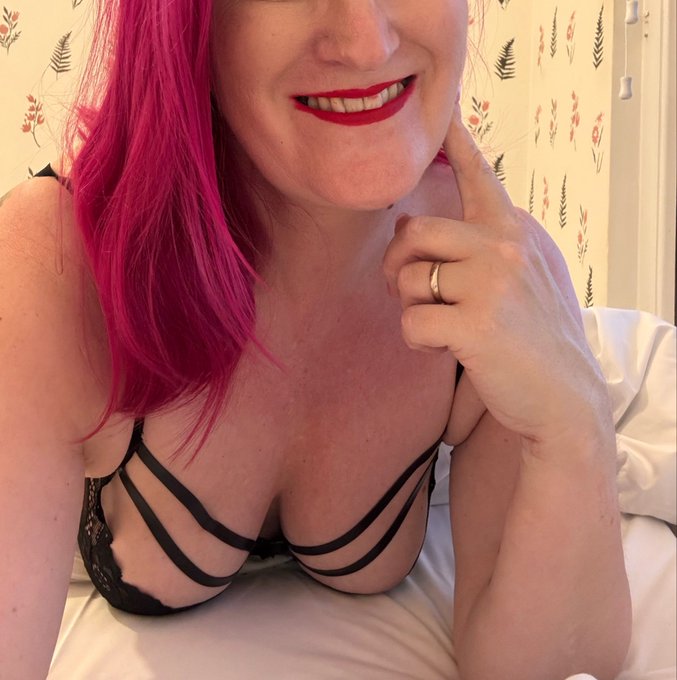 OurSecretLife - I’m very tempted to give NGL another go. Although it’s probably going to be pretty quiet considering my posts don’t get much reach these days. I do get lots of encouragement to pay for bigger reach, so I’m wondering if I’m purposely suppressed for that purpose 🤔🤔 https://t.co/TxO3yVCjkN