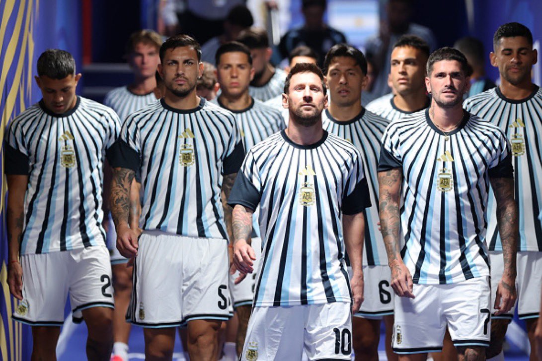 GoalVersee's tweet photo. 🚨🎙️ Rodrigo De Paul:

“The first World Cup was just a snack. This one is the real meal.

We’re coming into this tournament even more prepared and determined to defend our title. Our journey begins against Cape Verde tomorrow, and we’re fully focused and ready to give everything.

And of course, having the greatest player of all time on our side gives us a bit of an advantage.” 🇦🇷🐐