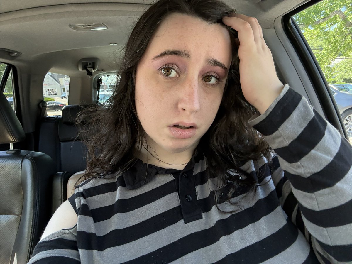lavenderhorrors's tweet photo. I don’t think a lot of you know what I look like since I gained a good amount of moots in the past month….

So here’s me hiiii lol https://t.co/ey9ojbsdP0