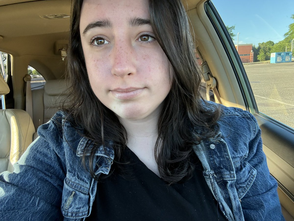 lavenderhorrors's tweet photo. I don’t think a lot of you know what I look like since I gained a good amount of moots in the past month….

So here’s me hiiii lol https://t.co/ey9ojbsdP0