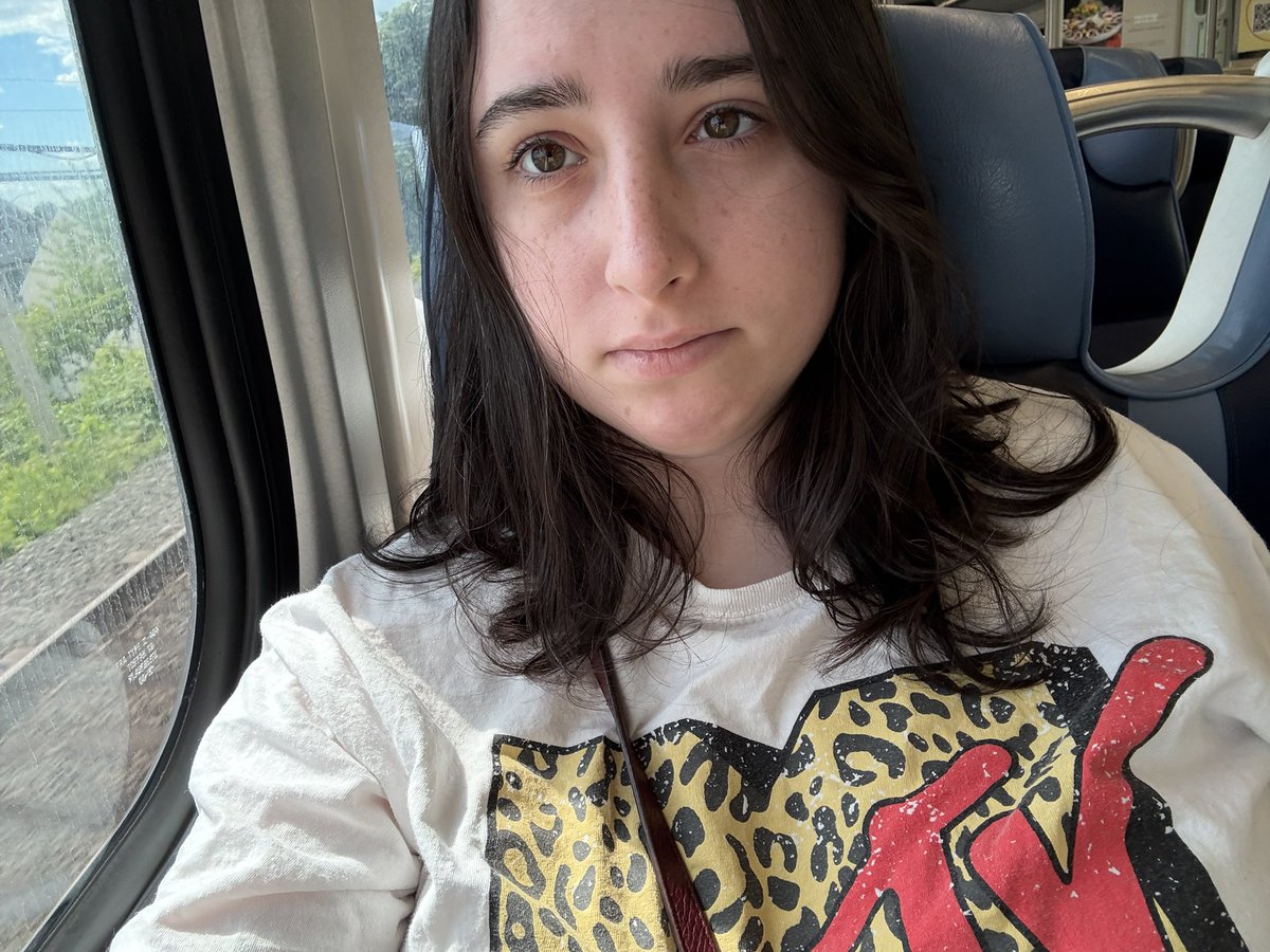lavenderhorrors's tweet photo. I don’t think a lot of you know what I look like since I gained a good amount of moots in the past month….

So here’s me hiiii lol https://t.co/ey9ojbsdP0