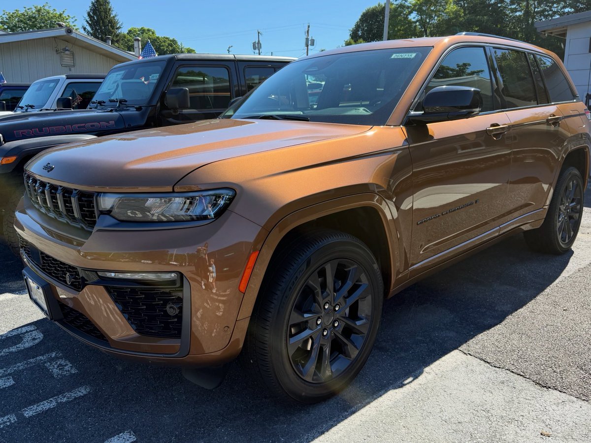 RugesCDJ's tweet photo. NEW! 2026 Jeep Grand Cherokee in Copper Shino ✨ https://t.co/0L4efUzKSV