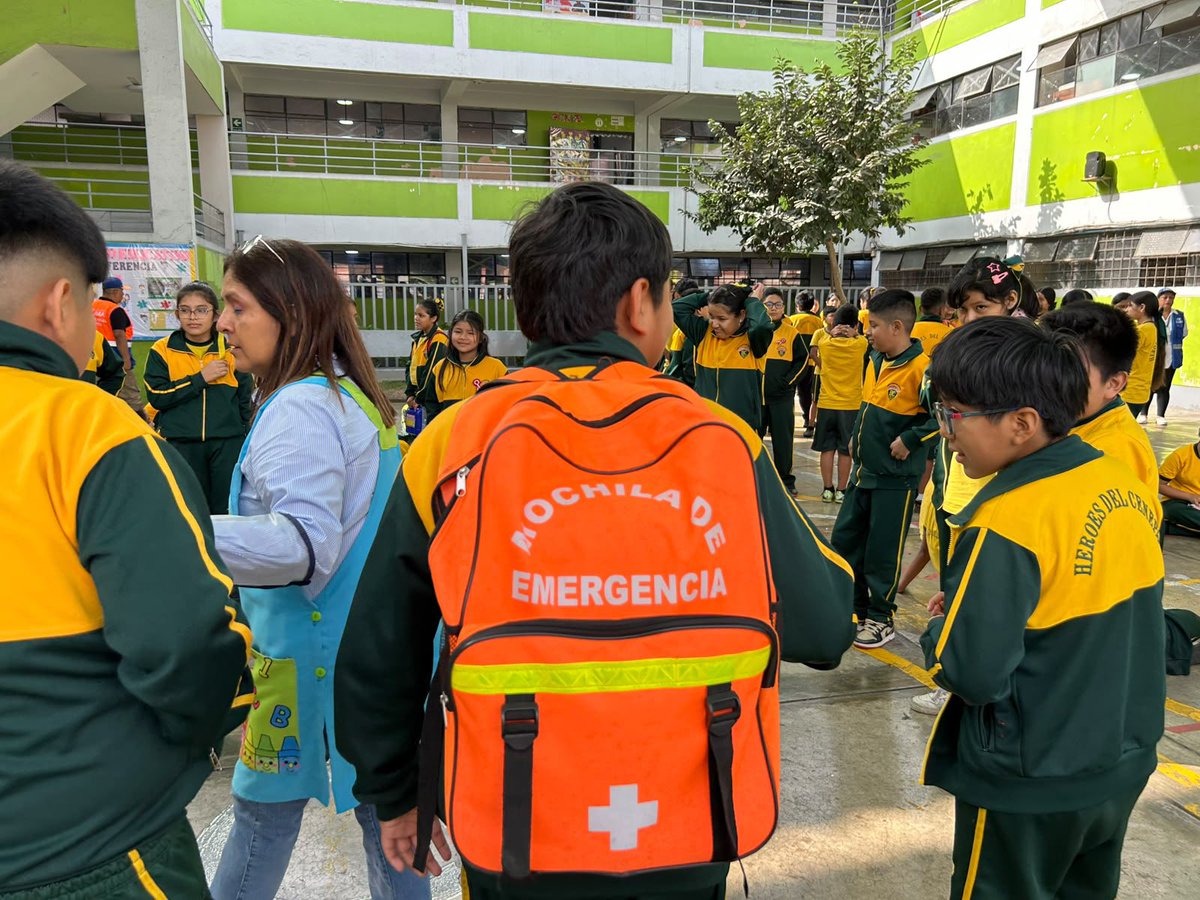GRDMML's tweet photo. Estos ejercicios permiten fortalecer la capacidad de respuesta de la comunidad educativa y fomentar una cultura de prevención, para actuar de manera organizada ante la ocurrencia de un sismo de gran magnitud.

#LaCiudadNoDescansaNosotrosTampoco 💪 https://t.co/ARUBOpyoIw