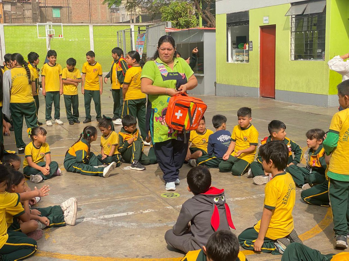 GRDMML's tweet photo. Estos ejercicios permiten fortalecer la capacidad de respuesta de la comunidad educativa y fomentar una cultura de prevención, para actuar de manera organizada ante la ocurrencia de un sismo de gran magnitud.

#LaCiudadNoDescansaNosotrosTampoco 💪 https://t.co/ARUBOpyoIw