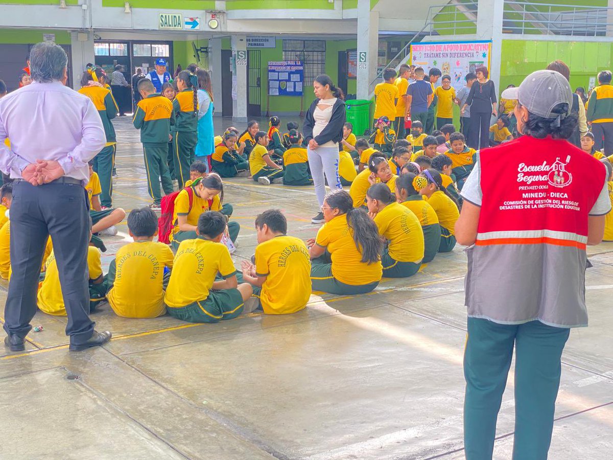 GRDMML's tweet photo. Estos ejercicios permiten fortalecer la capacidad de respuesta de la comunidad educativa y fomentar una cultura de prevención, para actuar de manera organizada ante la ocurrencia de un sismo de gran magnitud.

#LaCiudadNoDescansaNosotrosTampoco 💪 https://t.co/ARUBOpyoIw