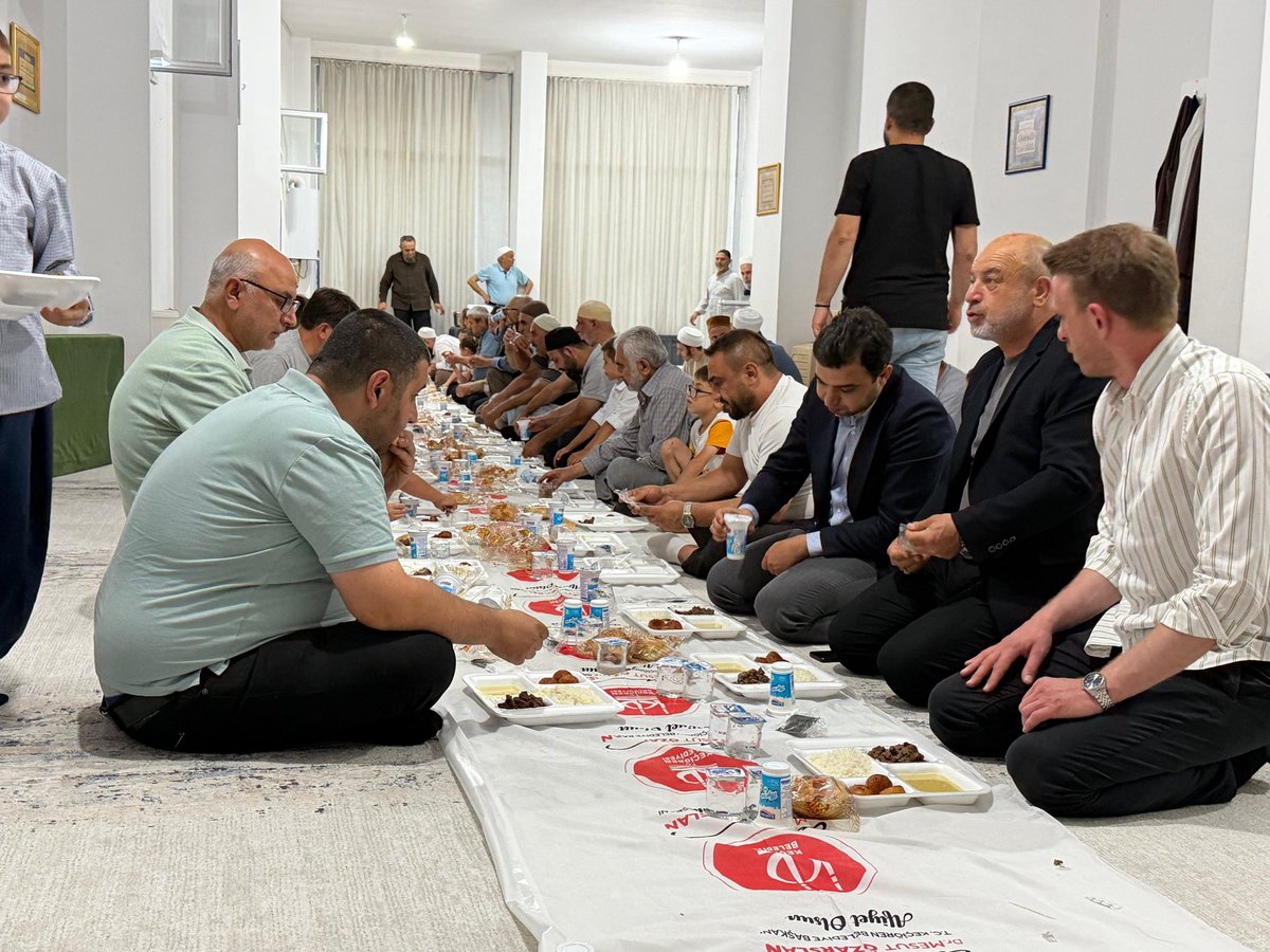 avmertdemirel's tweet photo. Muharrem ayının bereketini, İrşad-Der’in düzenlediği Aşure Programı’nda kıymetli hemşehrilerimizle paylaştık. Birliğimize ve kardeşliğimize katkı sunan bu güzel organizasyon için İrşad-Der ailesine teşekkür ediyoruz.

Rabbim muhabbetimizi daim eylesin. https://t.co/qqBTMKU88m
