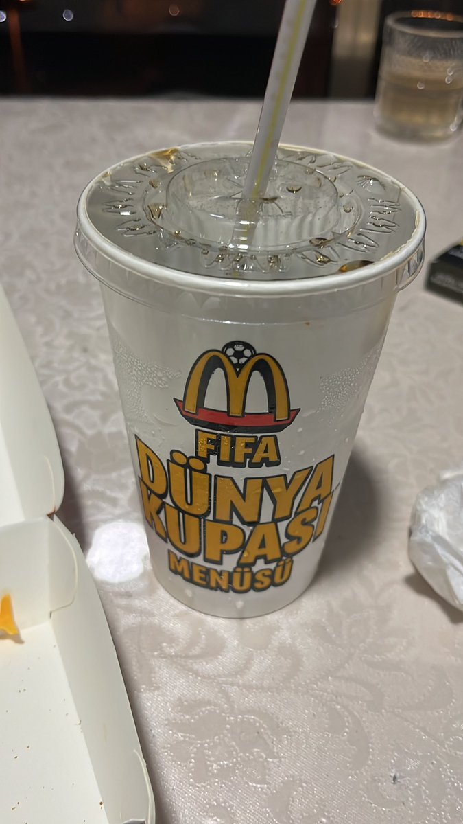 crafileN7's tweet photo. @McDonaldsTR sırf bardak için dünya kupası menüsü istedim bana verilen bardak ise sadece bu. Bir Ronaldinho bardağını çok gördünüz… https://t.co/yvxLQqRWzR