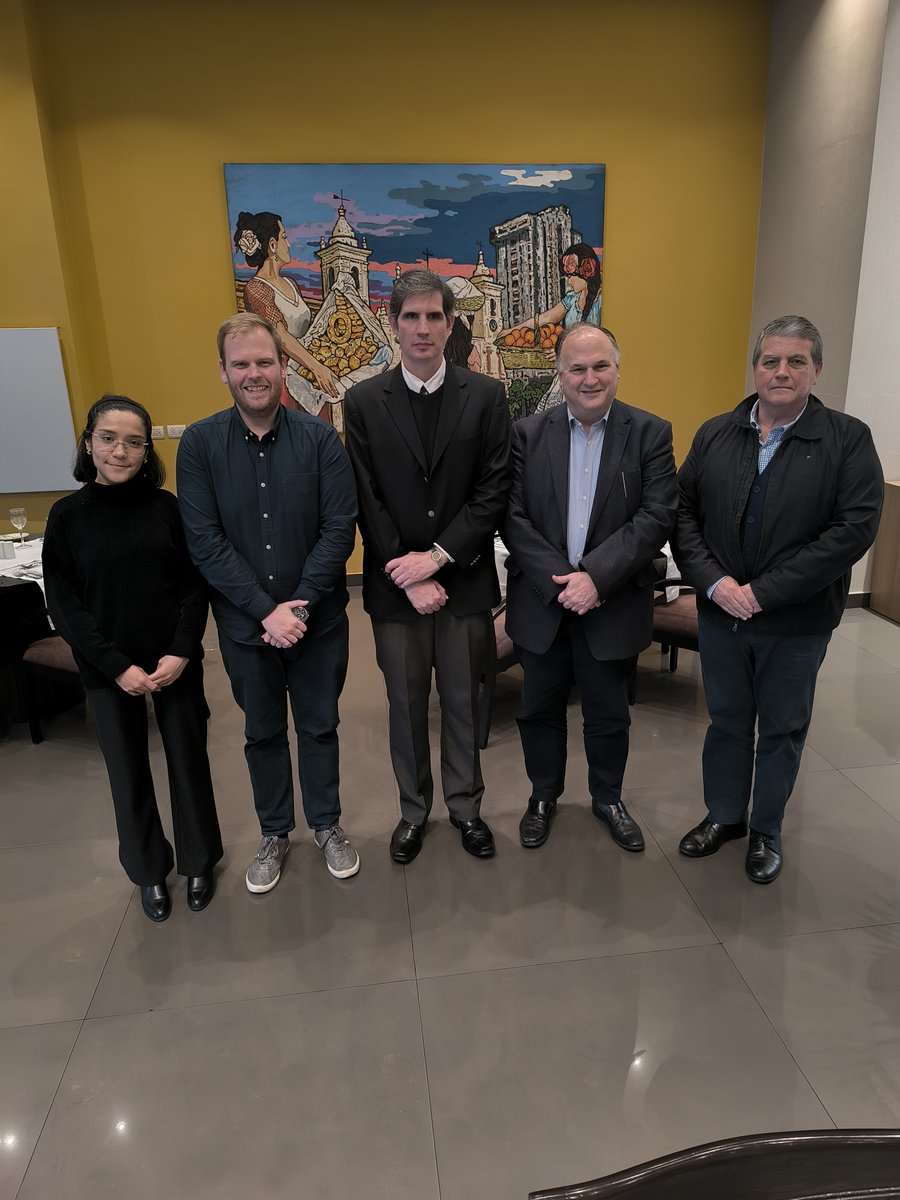 fsilvaduarte's tweet photo. Junto al Vicepresidente de la Cámara de Comercio Paraguayo Británica almorzamos con Alfredo Fierro, de la @UKinArgentina y Gareth Beaumont, de la @UKinParaguay, para coordinar el avance de nuestras relaciones y coordinar actividades futuras #Paraguay #UK #BusinessisGreat https://t.co/fqpBKzN9tw