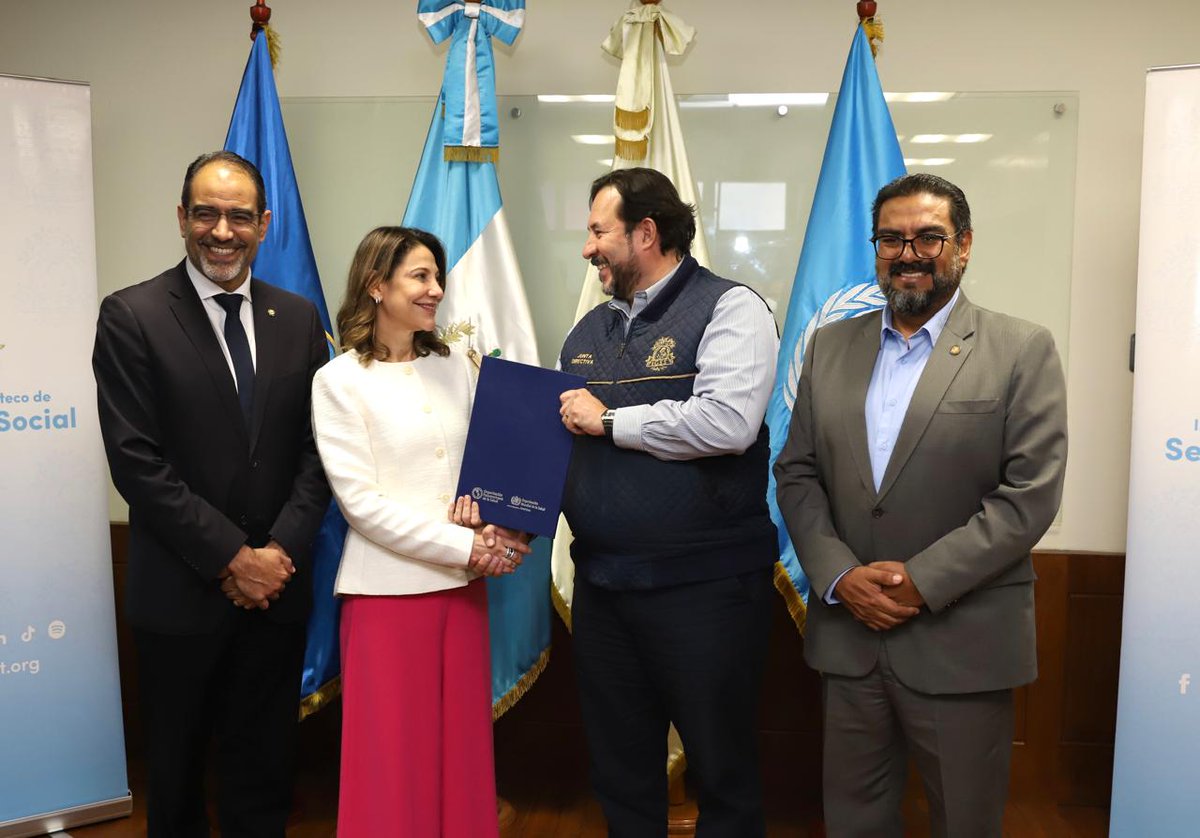 IGSS_gt's tweet photo. 🏛️🤝🏥 #AcuerdosIGSS | El #IGSS y la #OPS/OMS firmaron un acuerdo para fortalecer la implementación de la Estrategia de Salud Familiar y Comunitaria en Guatemala. 🇺🇳🌎
👉Lea más: https://t.co/GlsD0ciKuW 🔍
#UnIGSSMásCercaDeTi #AlianzasIGSS #OPSOMS #ConvenioIGSS @opsoms @OPSGuate https://t.co/2lZhoyrzbN