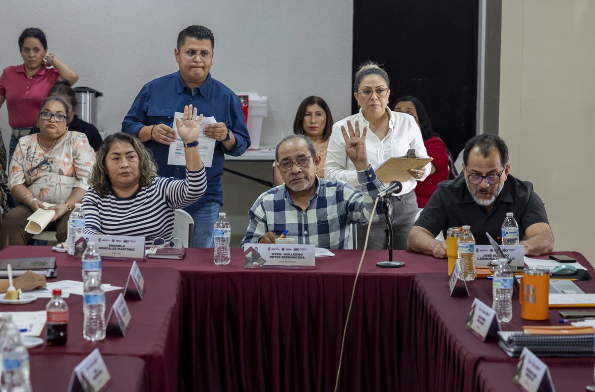 gobminatitlan's tweet photo. El Gobierno de Minatitlán aprobó los Manuales de Organización de la Administración Pública Municipal 2026-2029, con la finalidad de establecer procesos más eficientes, que contribuyan a una mejor atención y resultados para la ciudadanía.

#UnidadPorElBienDeTodos #Minatitlán https://t.co/OpMbxgDIsg