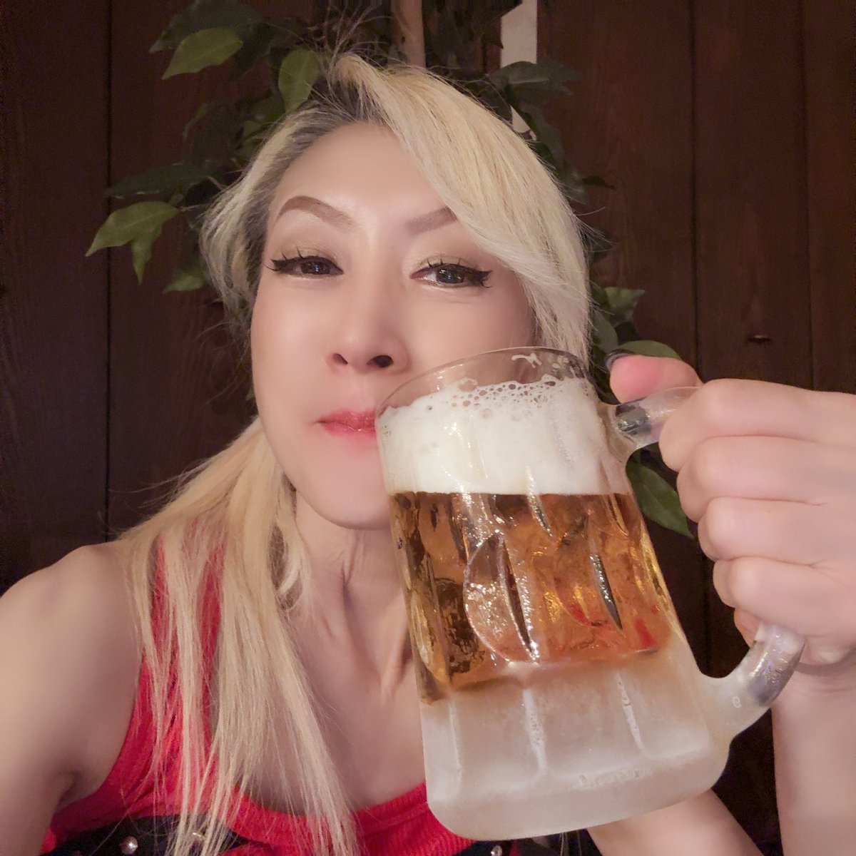 MIKIPFLvocal's tweet photo. X復活を祝して㊗️
カンパ〜イ🍻😆🙌🏻
フォローよろしくお願いします🙇🏼‍♀️
#コロム #奇跡の61歳 #ボーカリスト https://t.co/BrdkfQdgjV