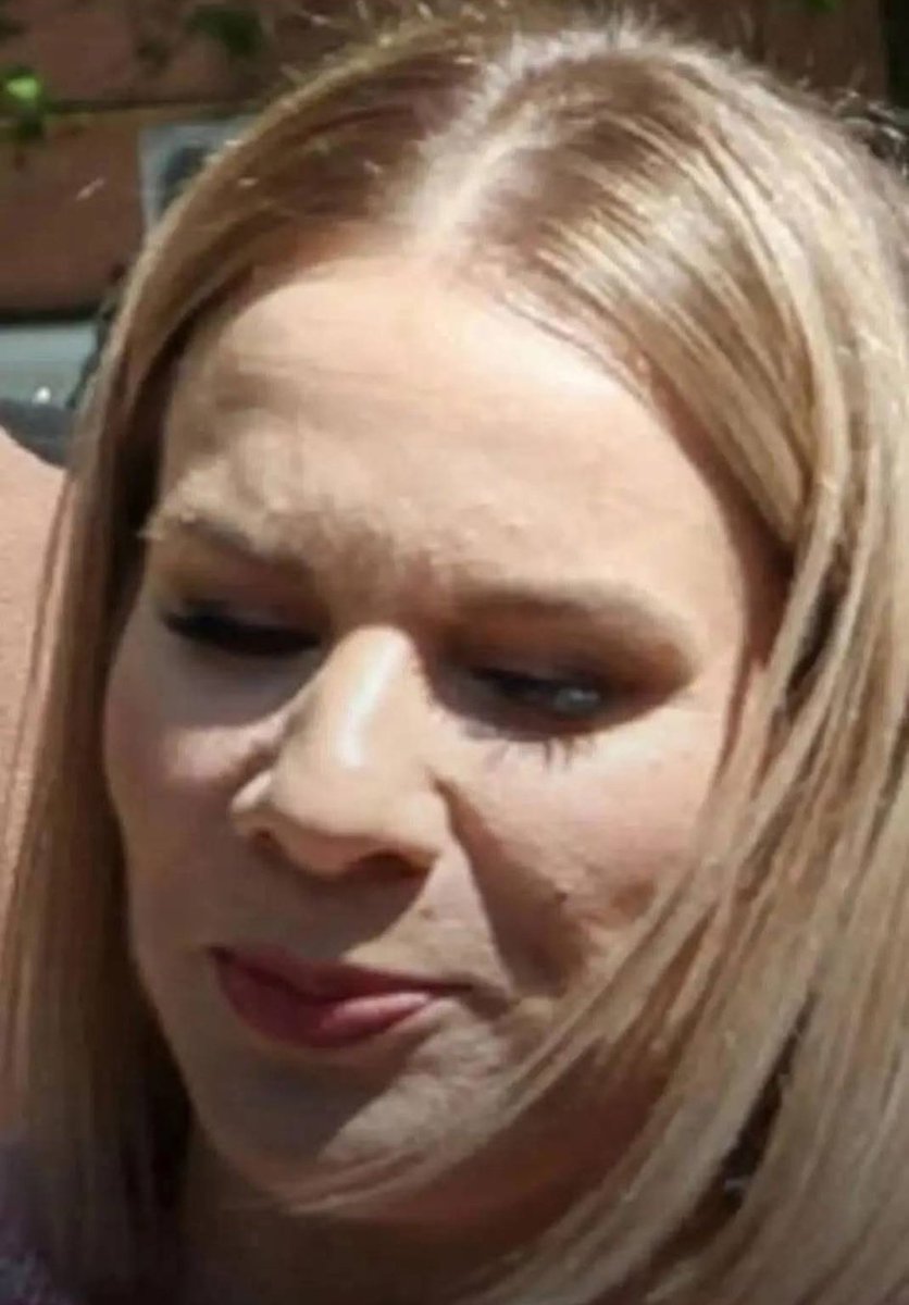 LaylahLilithah's tweet photo. Nie bardzo rozumiem o co chodzi z tym Shrekiem. Przecież postać na tym obrazku to nie nawrocka. To postać stworzona przez AI. Dla dokładności na zdjęciu drugim znajduje się wyżej wymieniona 👇Przecież widać, ze to dwie nawet nie podobne do siebie postacie. Skąd zatem wzmożenie? https://t.co/qSgtFhgv7P
