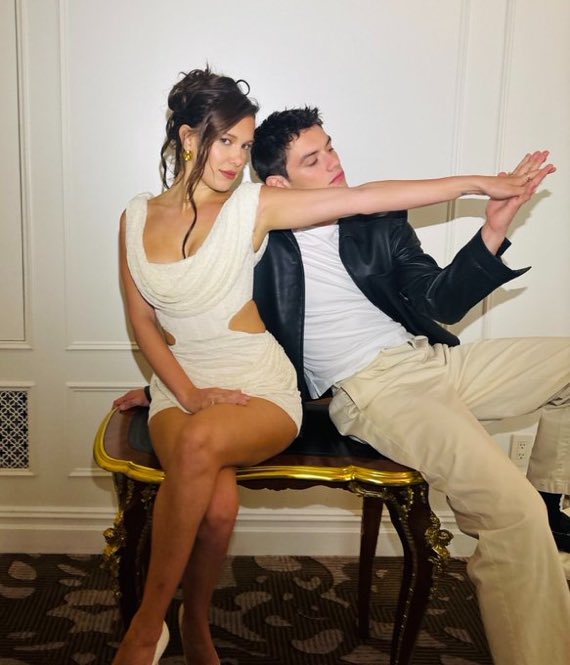 TheCinesthetic's tweet photo. Millie Bobby Brown and Louis Partridge for Interview Magazine 📸 https://t.co/fOaD7Hn6qF
