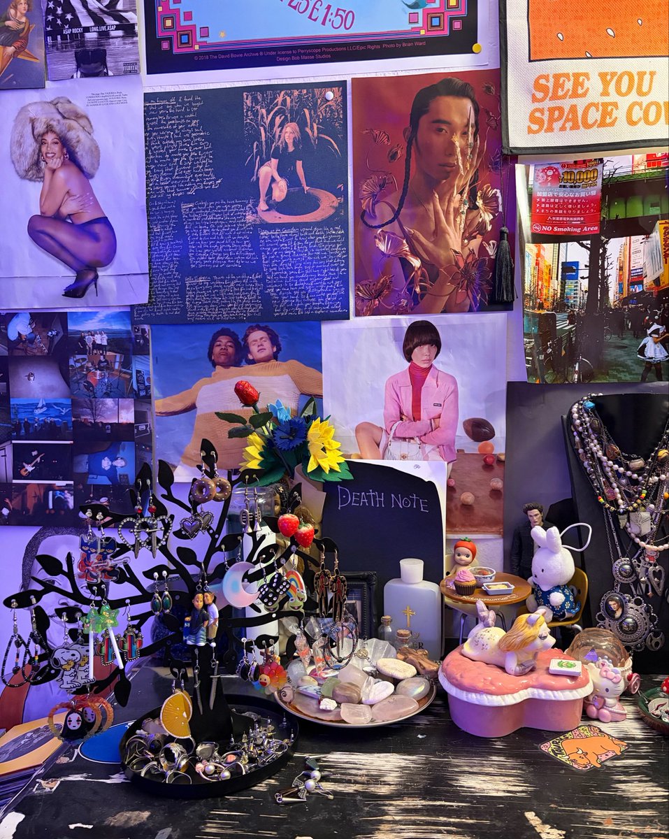 groovygurlanna's tweet photo. my room at 26 ! https://t.co/rN4AWfqbFB