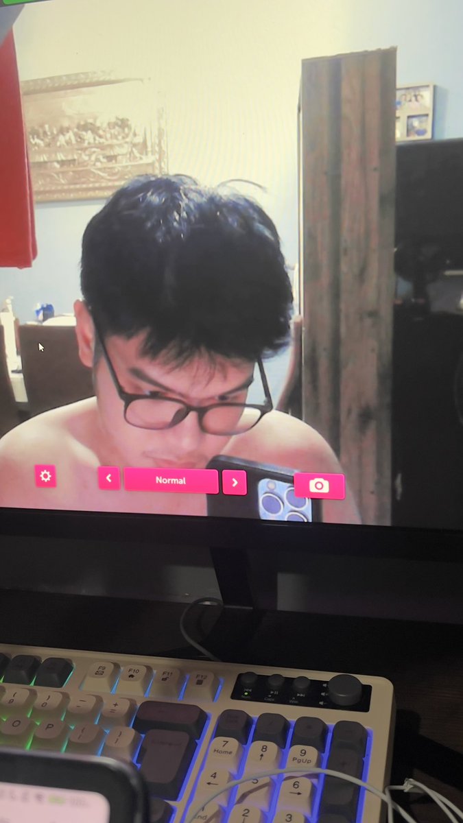Azulus_0309's tweet photo. idkk first time mag webcam pic hehdhd https://t.co/k1F32i99Ao