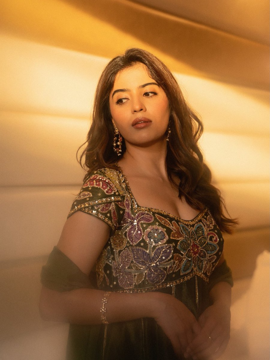 ActrezHub's tweet photo. #AmrithaAiyer #Amritha https://t.co/YHwqw0WBkv